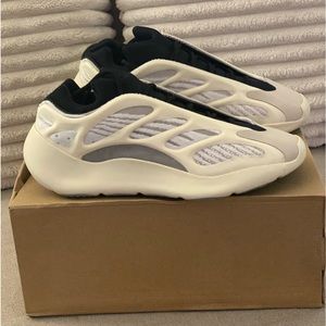 Yeezy 700 V3 Azael